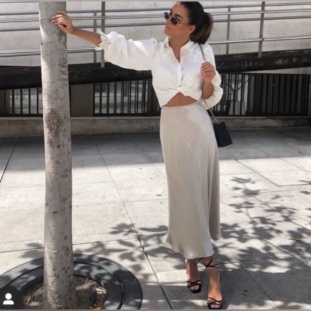 ZARA NEW SATIN EFFECT MIDI SKIRT - Picture 3 of 16